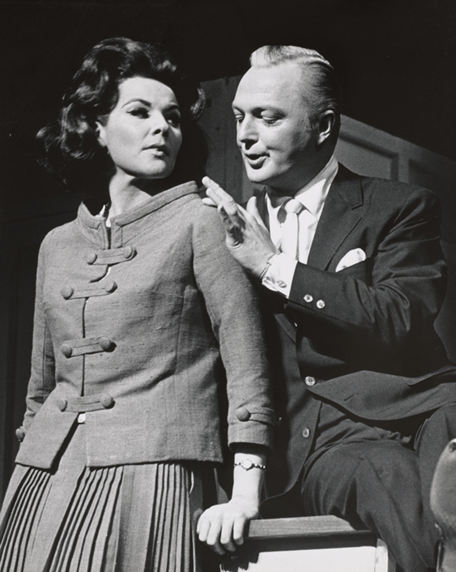 Max Mencken tries to win Lois Lane