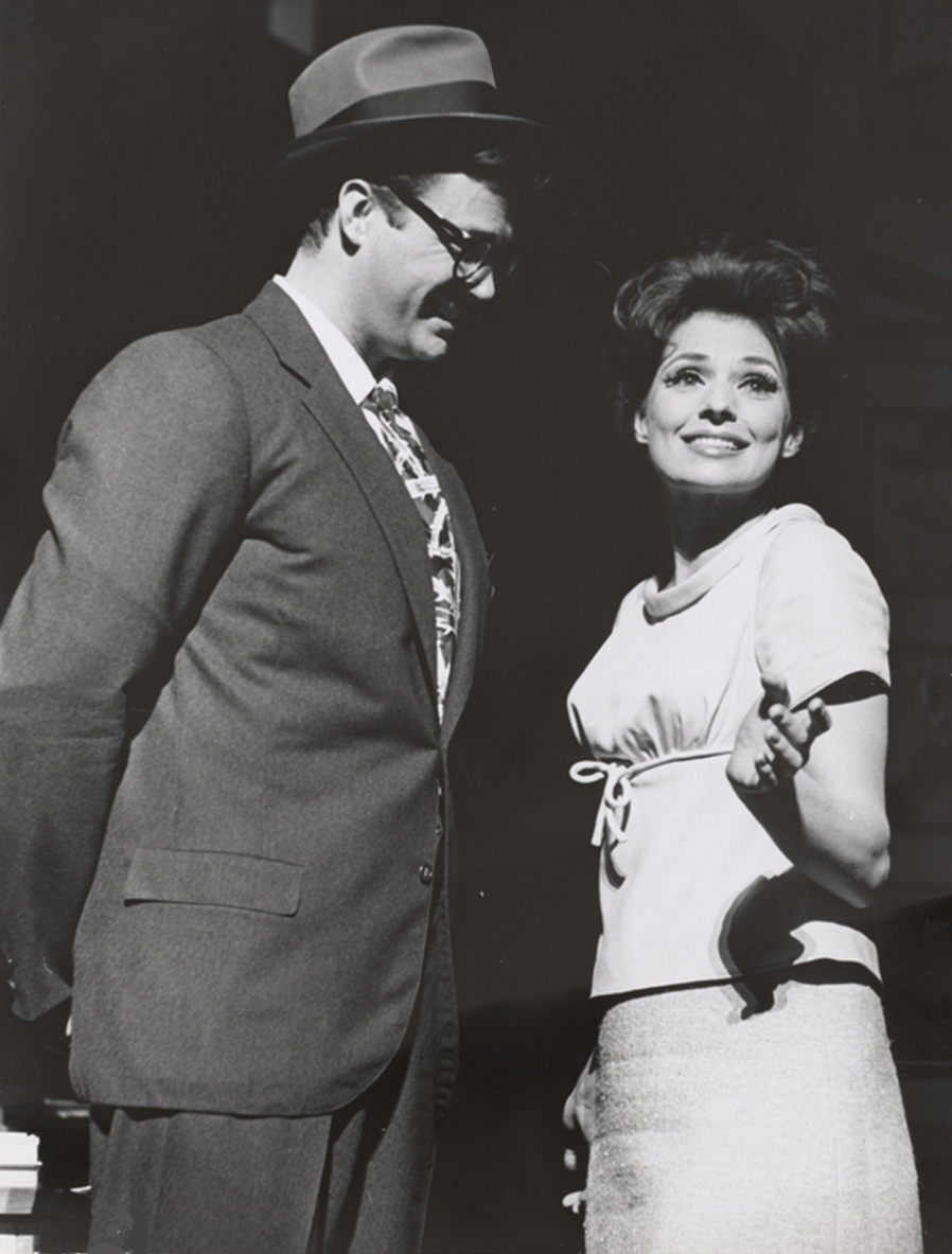 Lois Lane sings Superman's praises to Clark Kent